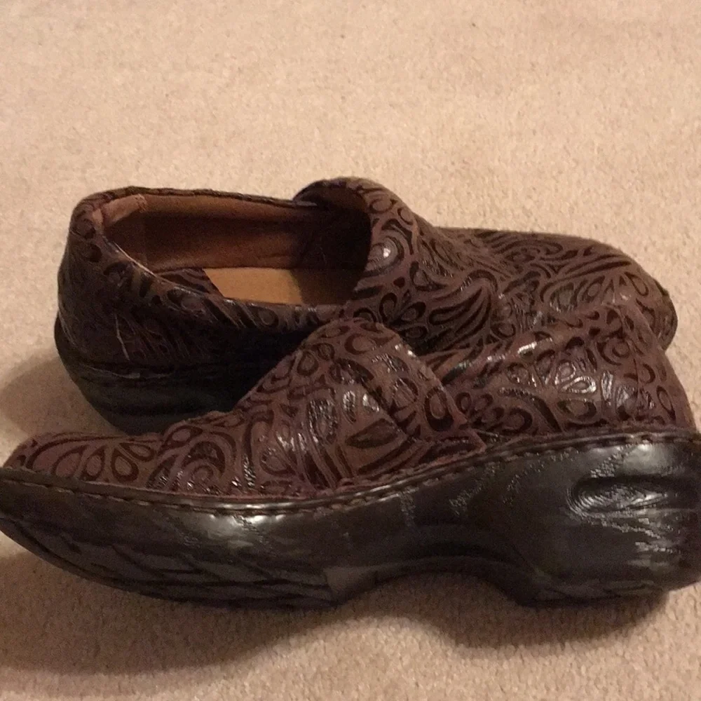 b.o.c. Brown Embossed Shoes - Picture 3 of 15